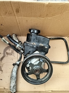 别克路尊助力泵