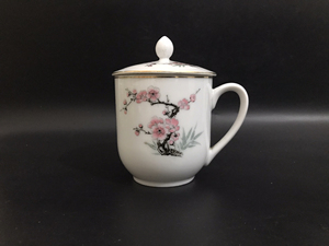 醴陵老瓷器永胜瓷厂生产梅花胜利杯,70年代出品,含有丰富的大