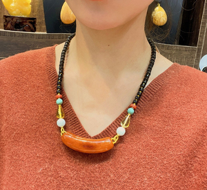 极美老蜜蜡随行项链,老蜜蜡蜡质浓郁,颜色迷人,体态饱满,搭配