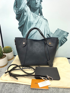 全新lv hina 镂空小号 水桶包 菜篮子黑色 m5435