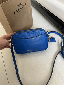 mk流苏相机包 宝蓝色 皮质很好 九成新哈 240包邮转 生