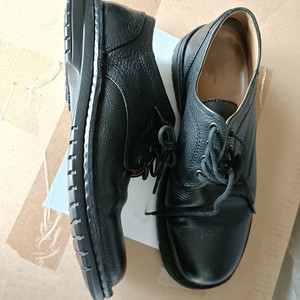 齐乐男士黑色商务皮鞋，明显穿着痕迹（品相如图）9½码产地葡萄