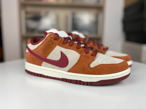 nike dunk sb 棕色红勾配色 红棕色 全新  渠道