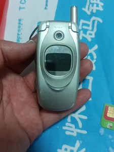 三星e608经典翻盖手机,没有充电器,没法测试功能,不知道好