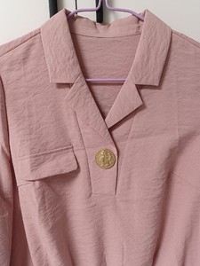 依莎菲尔 藕粉色衬衫上衣