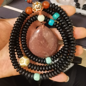 椰蒂搭天珠,夜光石,绿松石,玛瑙,加吊坠的脖挂.椰蒂尺寸9