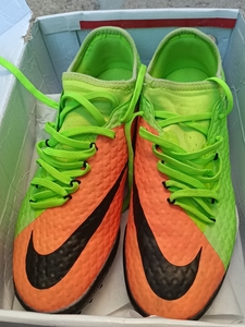 正品耐克毒蜂3tf顶级碎钉足球鞋