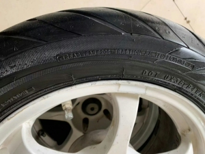 飞德勒半热熔轮胎,205-50-15.行驶二千公里左右.八九