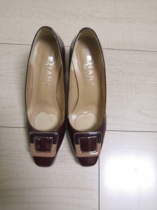 日本品牌女鞋戴安娜,暗红色漆皮,优雅大气,37码,全新,购于
