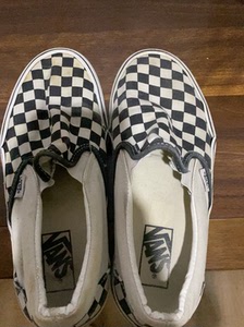 vans一脚蹬棋盘格 37码 左脚鞋子面有点点泛黄 左脚鞋