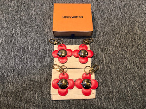 000人付款淘宝lv太阳花钥匙扣,专柜购入,有包装,几乎全新,小齐齐