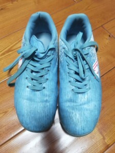 海帆儿童足球鞋,36码,有点旧了,踢球穿着玩吧,28全国包邮