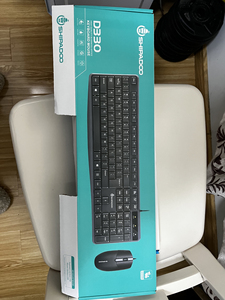 shipadoo键盘鼠标一套闲置出售,白色的,非常漂亮,全新