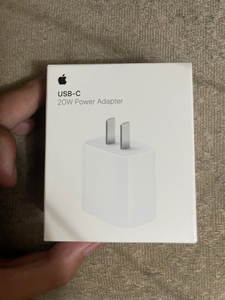 苹果12原装充电器,自营店买的,全新未拆开
