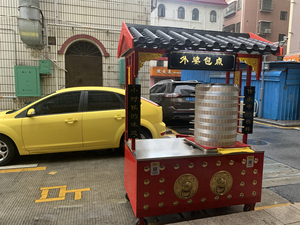 高端手推车一个,蒸机一台,蒸笼10个加两盖,冰柜一个,包子一