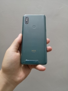 小米mix3 翡翠绿 8 128 骁龙845,换过屏幕,屏幕