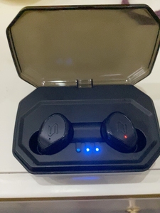 闲置物品,欧特斯s8蓝牙耳机可触控配备3500毫安充电舱