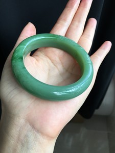 和田玉俄料碧玉粉青雕花手镯