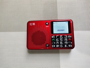 红桃收音机手机老年机.通话声音大,适合老年人使用,有收音机