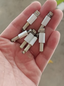 苹果数据线剪线头