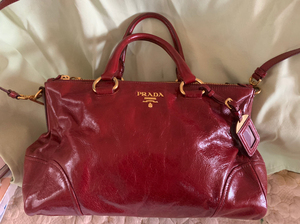 prada/普拉达红色手提包!p家经典油蜡皮,闻到超好闻,磨