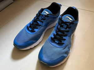 李宁2019款蓝色运动训练跑鞋,9成新,线下旗舰店购入,半价
