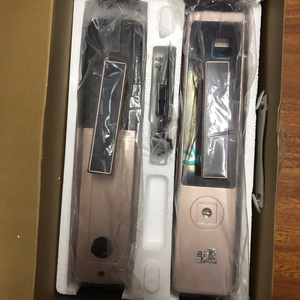 季源指纹锁,全新机器,金属机身款式精美,多种解锁方式,喜欢价