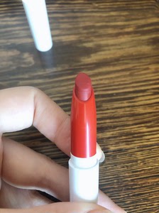 colorpop口红 色号是 love life 哑光质地