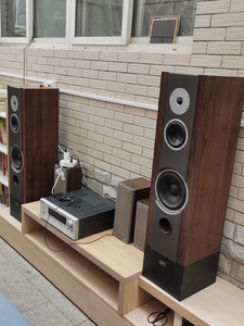 威莱环绕音响vl8,一套,一台功放,加两个前置一个中置,两个