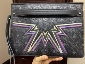 mcm男士手拿包 限量铆钉款 闪电 专柜正品 放了好久了 基