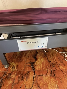 转让9成新 善瑞抖足健体床*1,整脊理疗床*2,新床状态.