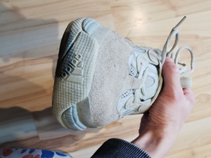 yezzy椰子500,42码海盐,原价六百多,穿了几次,鞋底