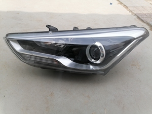 19款现代名图左前大灯,原厂原装拆车件,成色不错,小修柳中望月亮