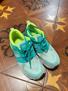 迪卡侬女子运动鞋,37码.北京迪卡侬实体店购入,成色很新,简