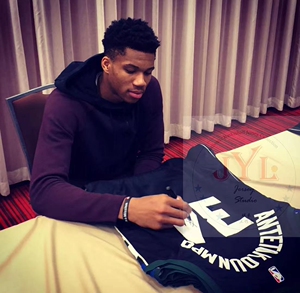 字母哥亲签名球衣,antetokounmpo签名双证书au字