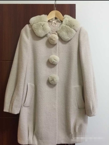 insatin大衣，相当于m码，韩国高端服装品牌，买了没怎么