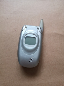 二手闲置三星t108经典怀旧收藏老款翻盖手机摆设模型,单机带