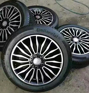 18寸新款奔驰威霆v260带轮胎一套