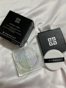 纪梵希散粉盒子 ,是出正装盒子!之前分装剩下的盒子!粉扑全新