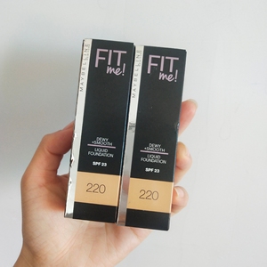 美宝莲水润版220粉底液,全新未拆封完好包装无破损,日期20