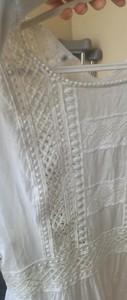 一件白色假两件连衣裙，做工精致，布料舒适。（里面有白色内衬。