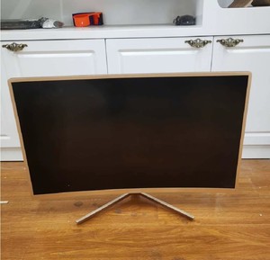 威马逊mazon32寸曲面显示器,边框和支架土豪金色,背面白