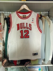 nba公牛12号柯克辛里奇主场经典白色球衣,全新l码胶印,适_阿里巴巴找