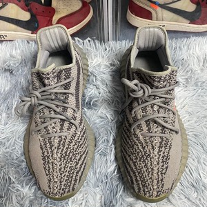 yeezy灰橙色