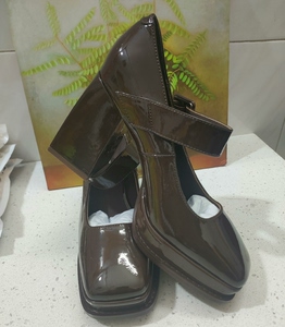 法雨女鞋,38码全新.