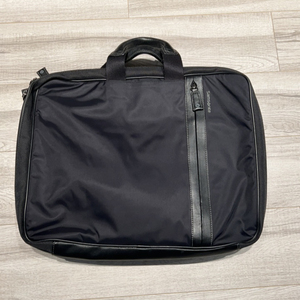 男士拎包新秀丽