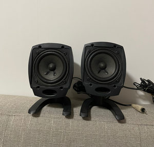 漫步者r201tiii 有源音箱,品相如图,左边卫星箱正常