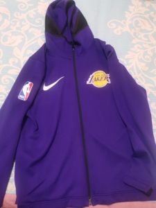 湖人队nike出场服