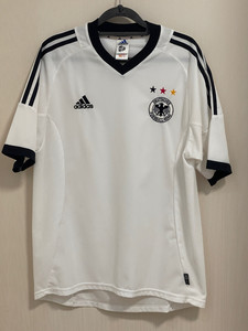 德国队2002球衣,几乎全新正品m码,品相非常好.