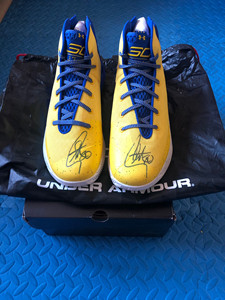 库里签名篮球鞋